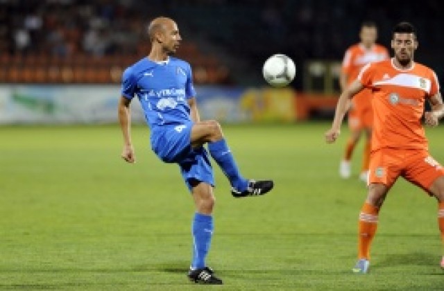 Вдигат Ангелов за Локо София, Генков почна тренировки