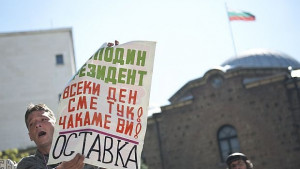 Контрапротестиращите с възхищение към вицепрезидента Маргарита Попова