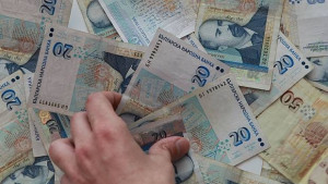 Няма да се удържа авансов данък за хонорари и наеми