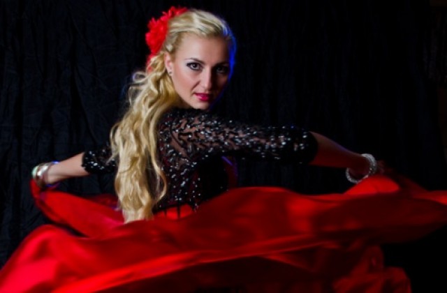 Шоу-спектакълът на Нешка Робева Кармен от факултето гостува във В. Търново