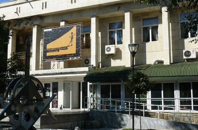 Празници на духовите оркестри и фестивал Дни на младите в театъра в Ловеч