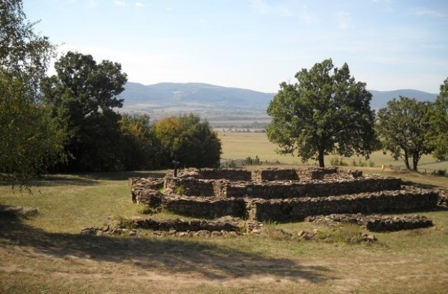 49 творби са получени в конкурса за средновековната крепост край Севлиево