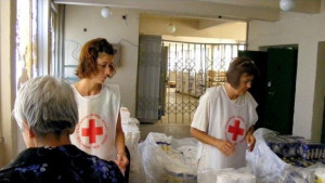 Раздават храни на социално слаби