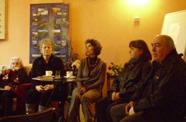 „Истории, нарисувани с думи” представиха в галерията