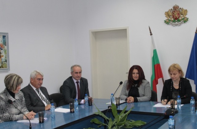 Министър Десислава Терзиева проведе работни срещи в Търговище