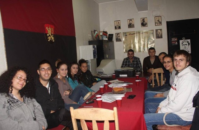 ВМРО с факелно шествие за Деня на народните будители