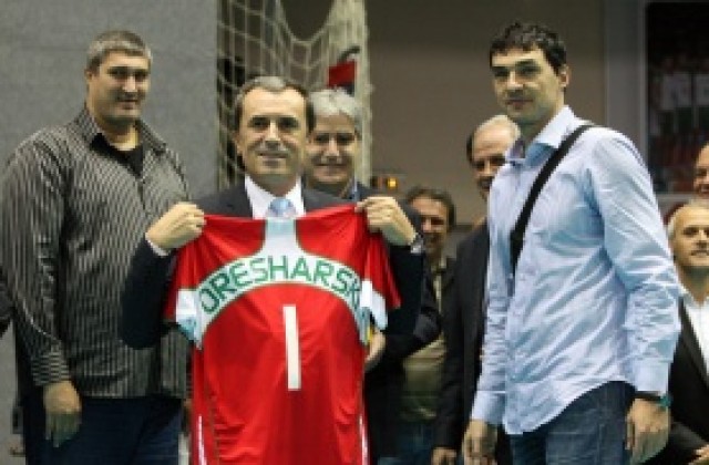 СНИМКИ: Владо Николов: Орешарски обеща държавна помощ за волейбол