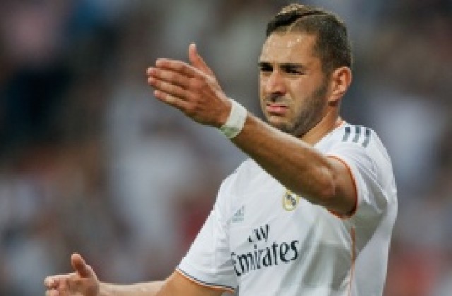 Дешан застана зад Бензема