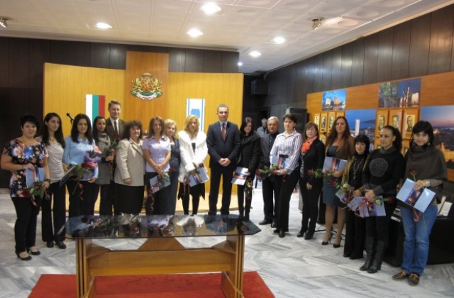 Отличиха с награди девет млади учители във Варна