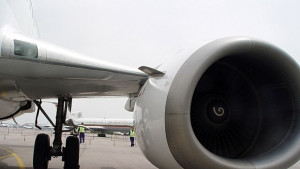 Самолет кацна аварийно на летището във Варна