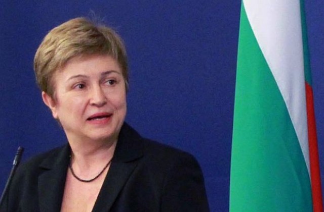 Замразяването на пенсионната реформа е отлагане на неизбежното, каза еврокомисар Георгиева
