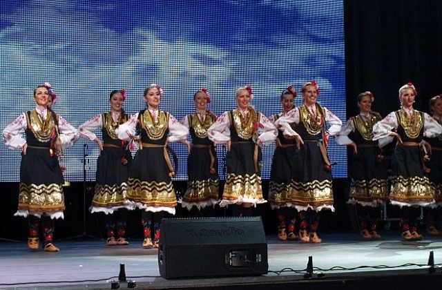 Благоевградчани се веселиха на площада