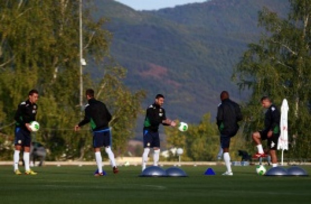 СНИМКИ: 16 футболисти започнаха подготовка за Армения и Чехия