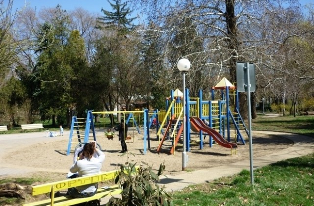 В Ловеч предоставиха детски площадки на квартални съвети