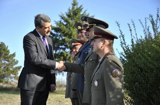 Плевнелиев връчи почетен знак на НВУ „Васил Левски