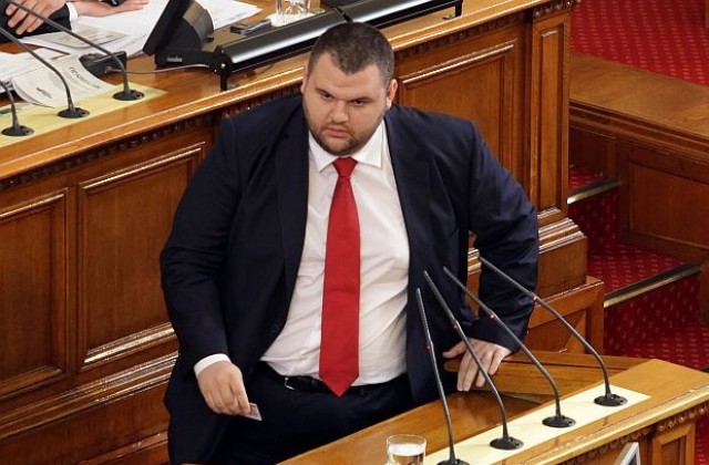 Делян Пеевски остава депутат, решиха конституционните съдии