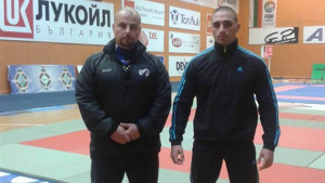 Полицаи показват умения по лична защита и карате