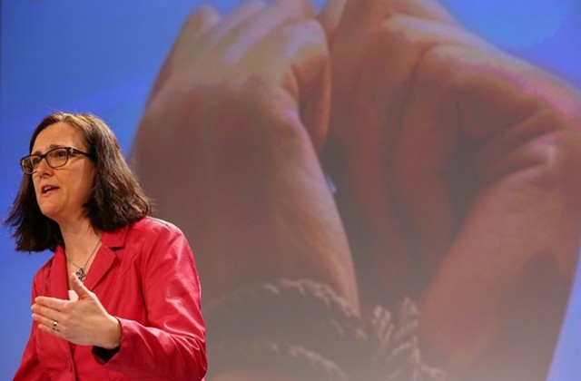 Сесилия Малмстрьом: За бежанците от Сирия може да се  направи повече
