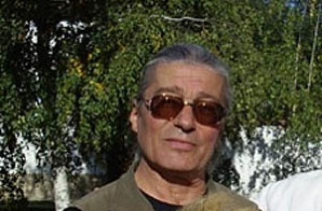 Почина дърворезбарят Петър Лазаров