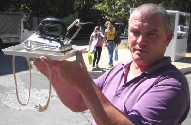 Росен Марков подарява фикус на Атака