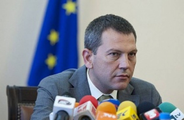 Кабинетът полага усилия за компенсирането на универсалната пощенска услуга