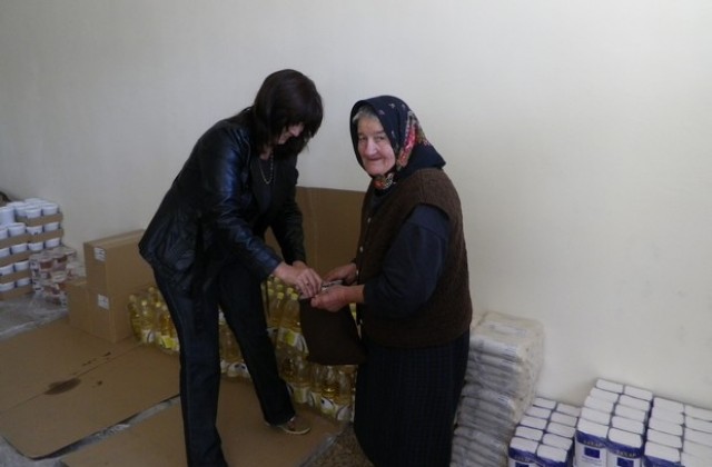Започна раздаването на хранителни помощи в община Болярово