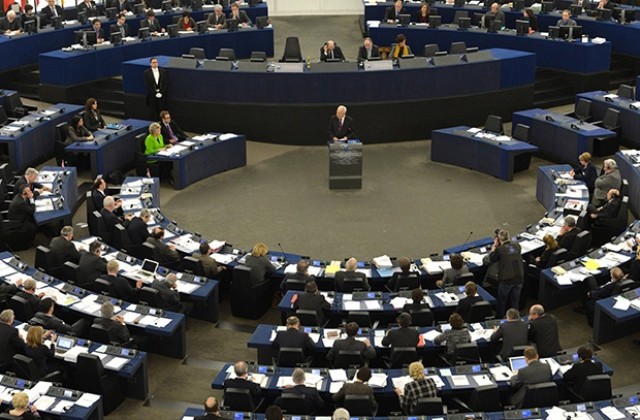 ЕП гласува нова резолюция за повече солидарност с бежанците от Сирия