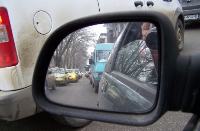 Намаляват скоростта на колите във вътрешнокварталните улици