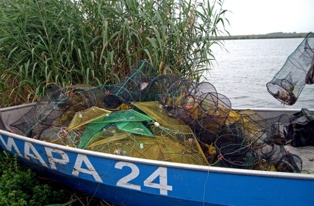 Инспектори от ИАРА иззеха риба и бракониерски мрежи