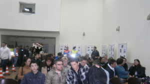 Младежи пробват алкоочила и симулатор за екологично шофиране