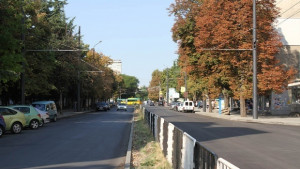 Спират движението по ремонтирания участък на централния булевард през почивните