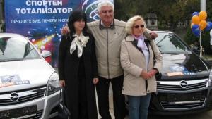 Две дами от Плевен получиха по един автомобил от Втори