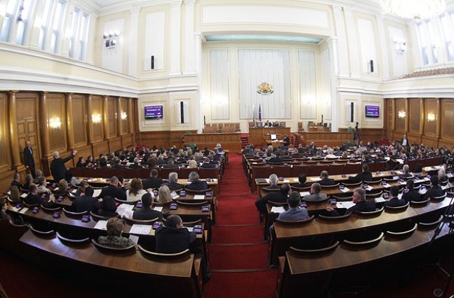 Парламентът отложи дебата за освобождаването на Филип Златанов