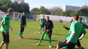 Окоро с леки болки Симеон Райков тренира с топка