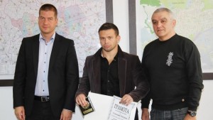 Световният шампион по карате киокушин с почетния знак на Стара