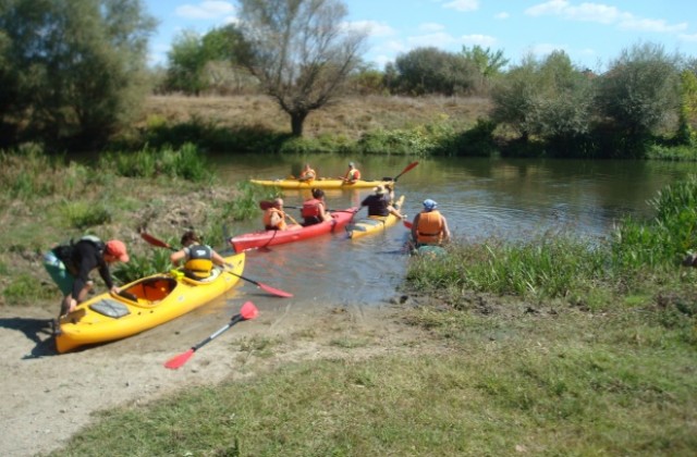 Клубът по воден туризъм „Струма 2012  се пусна по река Тунджа