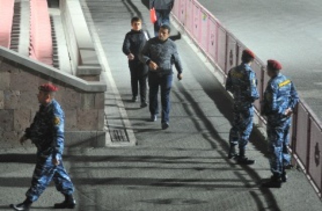 СНИМКИ: Барети пазят тренировката на „трикольорите”