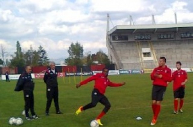 Гаел тренира на пълни обороти в Локо Сф