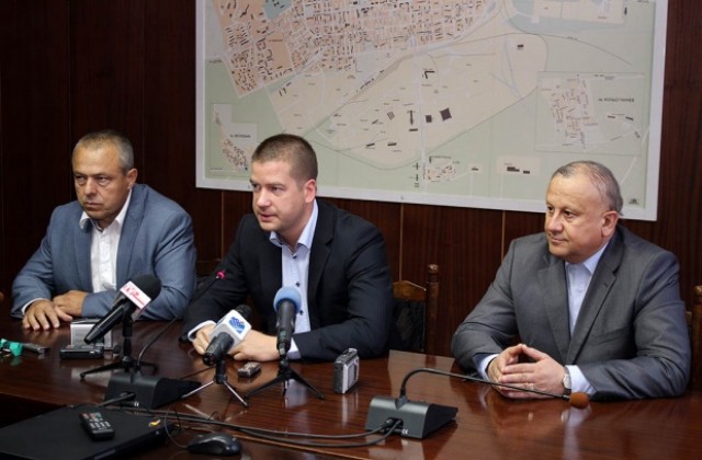 Пазарът готов в срок, откриват новата спортна зала до дни