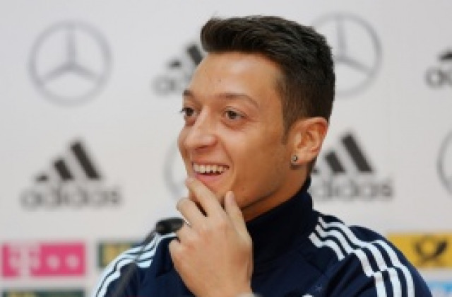 Йозил запази добрия тон към Реал, хвали Венгер