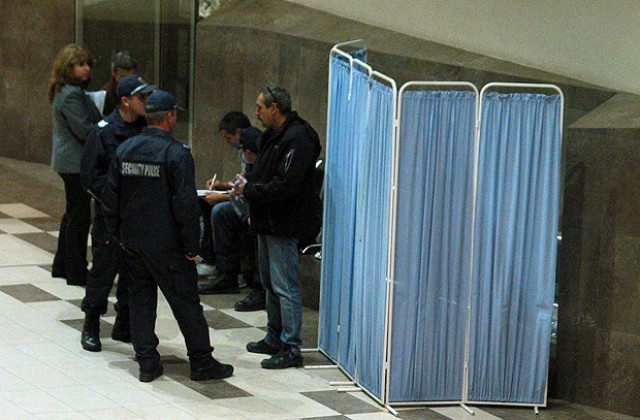 Мъж почина на метростанция Сердика