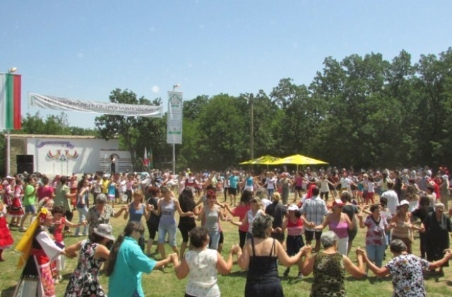 Пловдив гони рекорд за най-дълго хоро