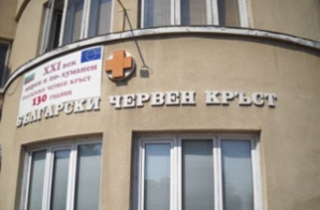 БЧК няма да приема повече дрехи за подпомагане на бежанците