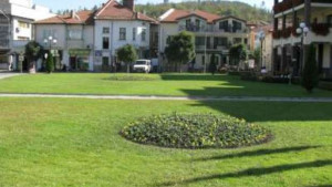 Близо 13 000 цветя засаждат в Трявна