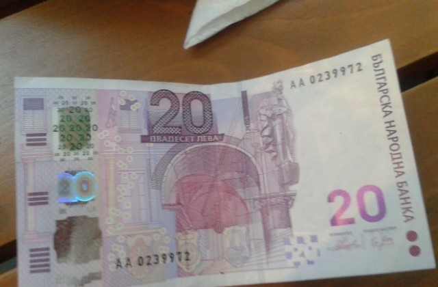 Арестуват шофьор за 30 лева подкуп. Колата му била пълна с овце