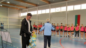 Волейболна знаменитост се срещна с варненски ученици
