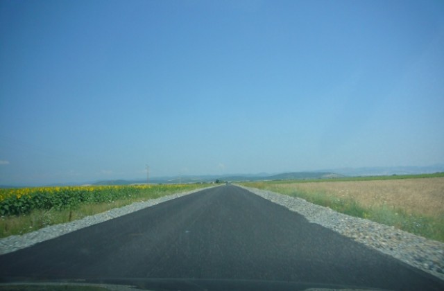 Областният управител настоява за спешен ремонт на второкласни пътища