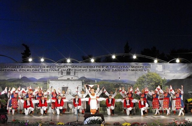 Образи от камък, цвят и звуци за X Международен фолклорен фестивал  „Малешево пее и танцува”