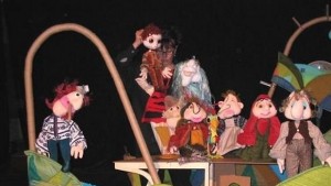 Малкият Мук излиза на сцената на читалище Искра