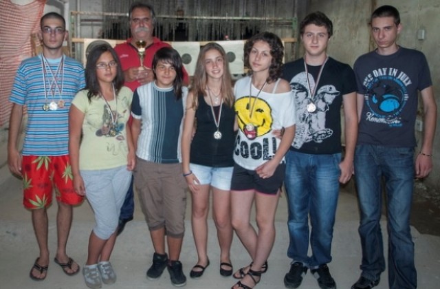 Шест медала от Държавно първенство с малокалибрено оръжие